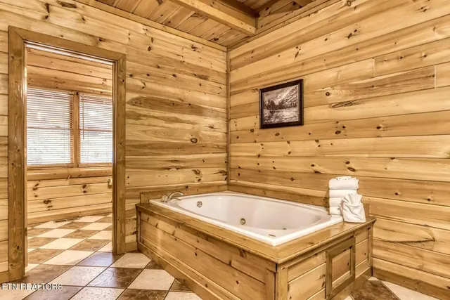 $1,500,000 | 1130 Black Bear Cub Way, Sevierville, TN 37862