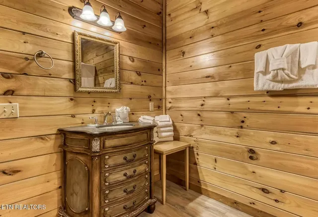 $1,500,000 | 1130 Black Bear Cub Way, Sevierville, TN 37862