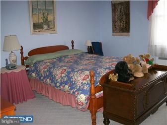 205 St Laurence Road Upper Darby, PA 19082 - Photo 5 of 8 Bedroom - Main
