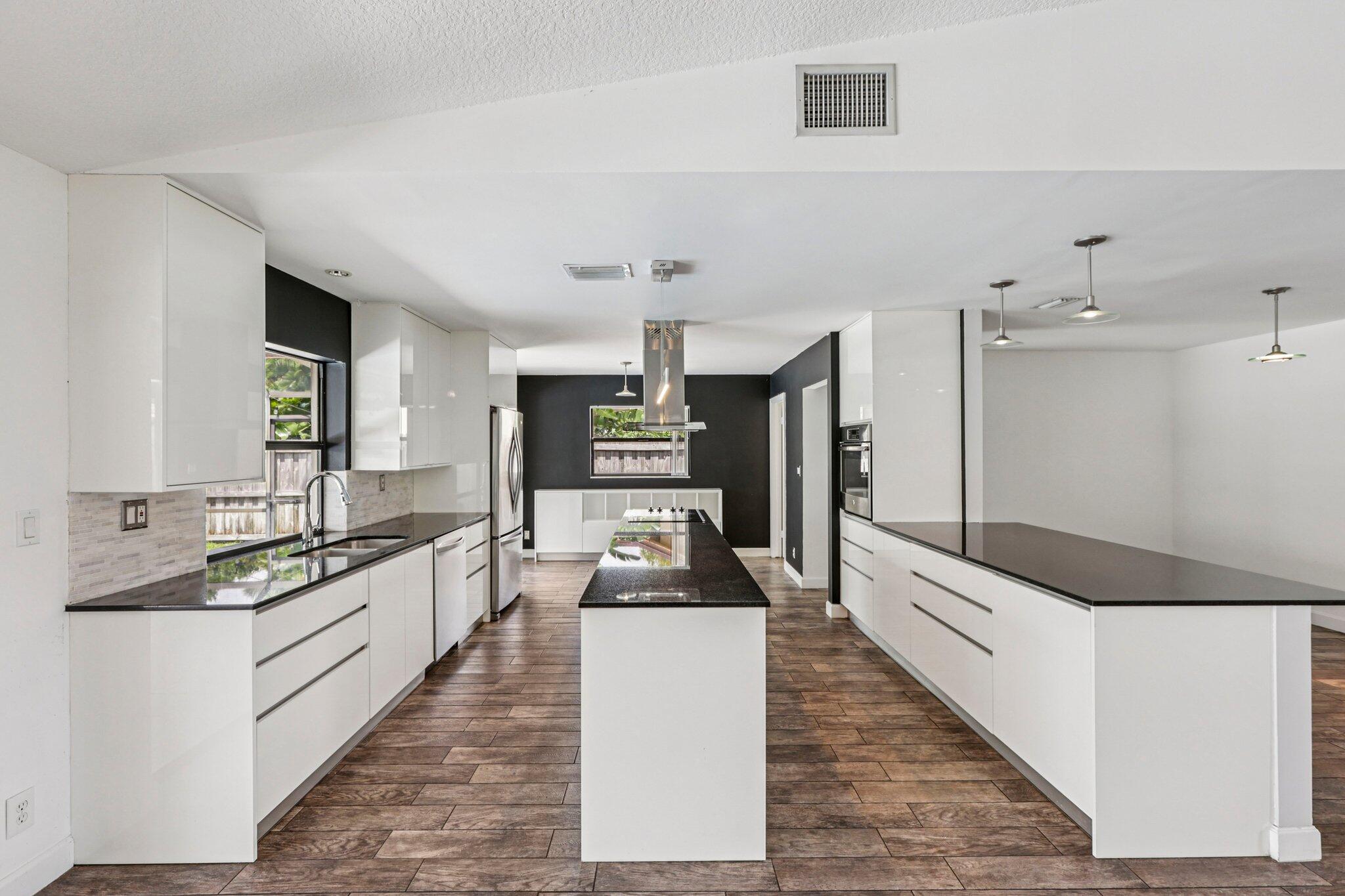 17679 Woodview Terrace Boca Raton, FL 33487 - Photo 18 of 46 24-web-or-mls-Woodview Terrace-S1104-024