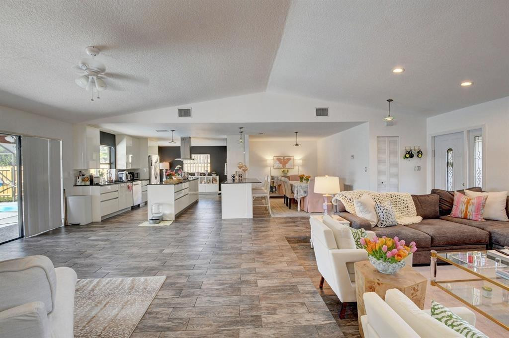17679 Woodview Terrace Boca Raton, FL 33487 - Photo 3 of 46 Photo 6