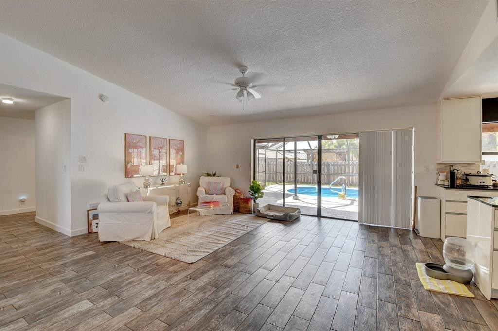 17679 Woodview Terrace Boca Raton, FL 33487 - Photo 10 of 46 Photo 4
