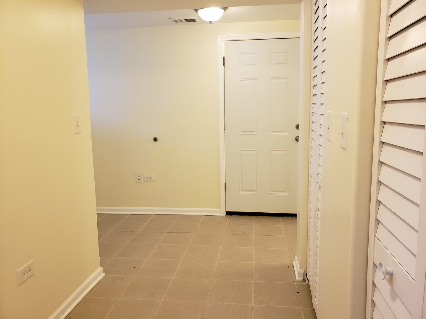 54 East 50th Street, Unit 1 Chicago, IL 60615 - Photo 17 of 27 a view of an empty room