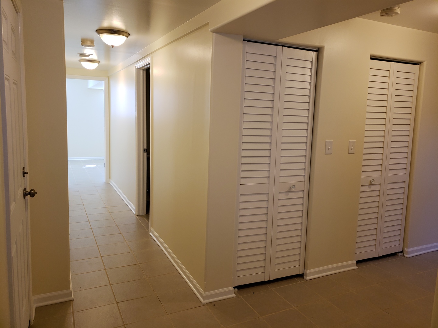 54 East 50th Street, Unit 1 Chicago, IL 60615 - Photo 18 of 27 a view of a hallway with closet