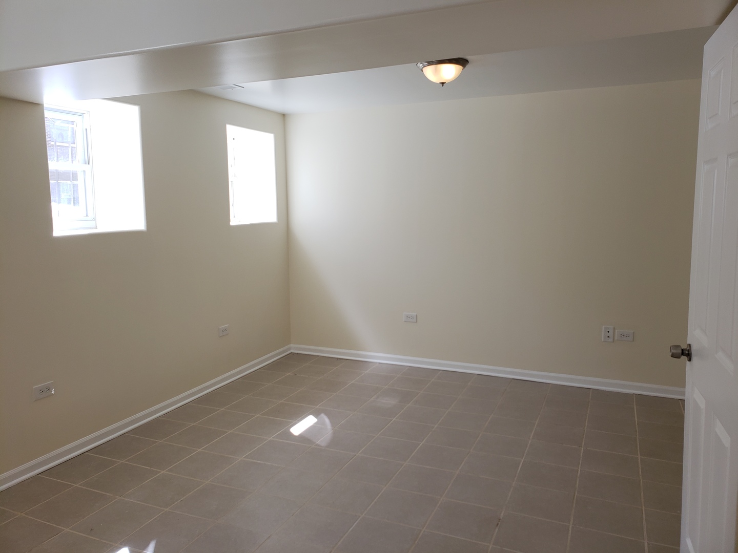 54 East 50th Street, Unit 1 Chicago, IL 60615 - Photo 21 of 27 an empty room with windows