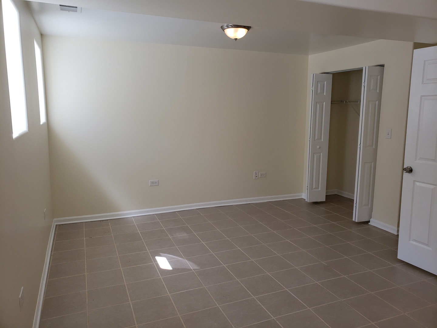 54 East 50th Street, Unit 1 Chicago, IL 60615 - Photo 22 of 27 a view of an empty room with a window