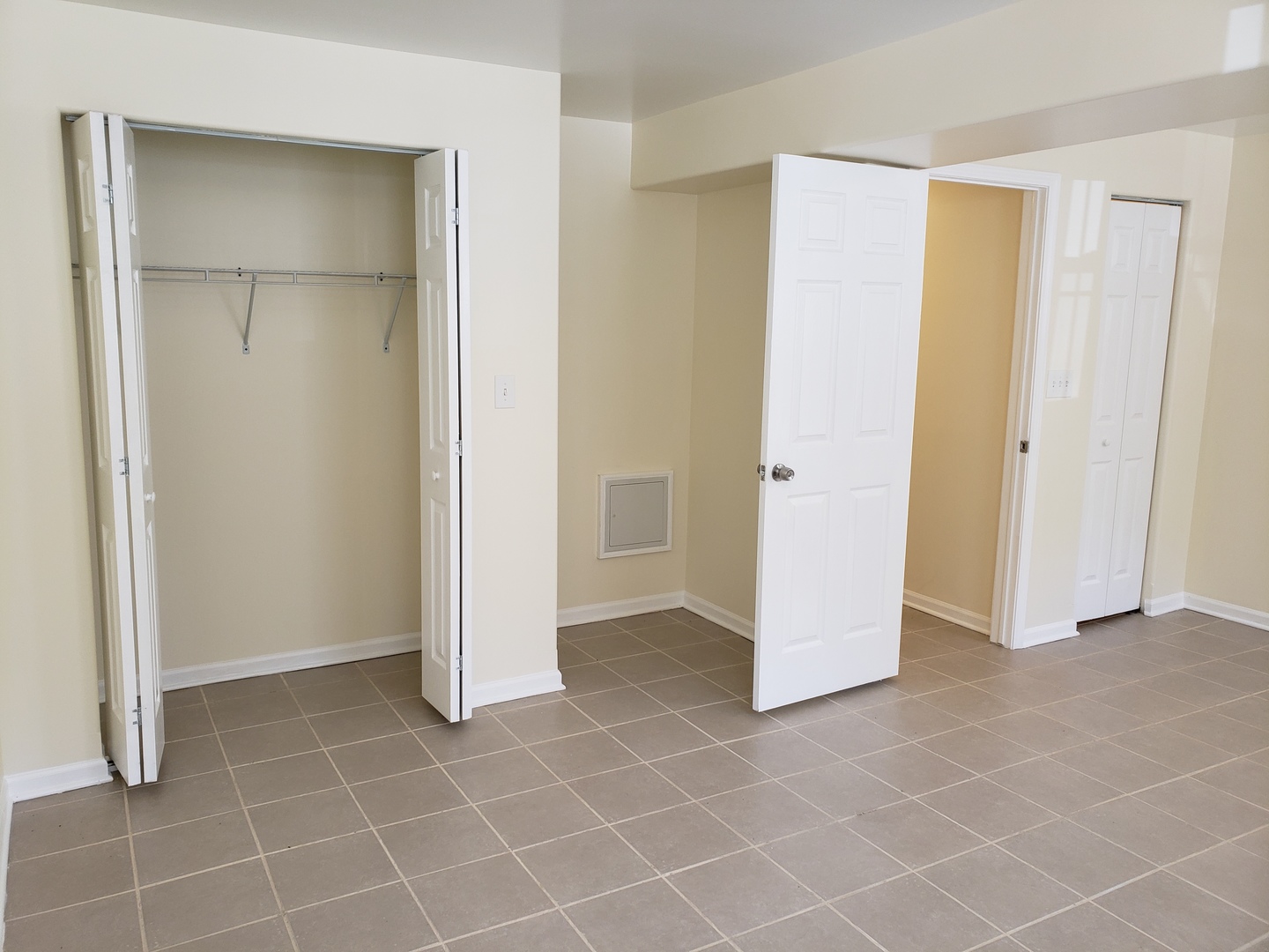 54 East 50th Street, Unit 1 Chicago, IL 60615 - Photo 23 of 27 an empty room with a bathroom