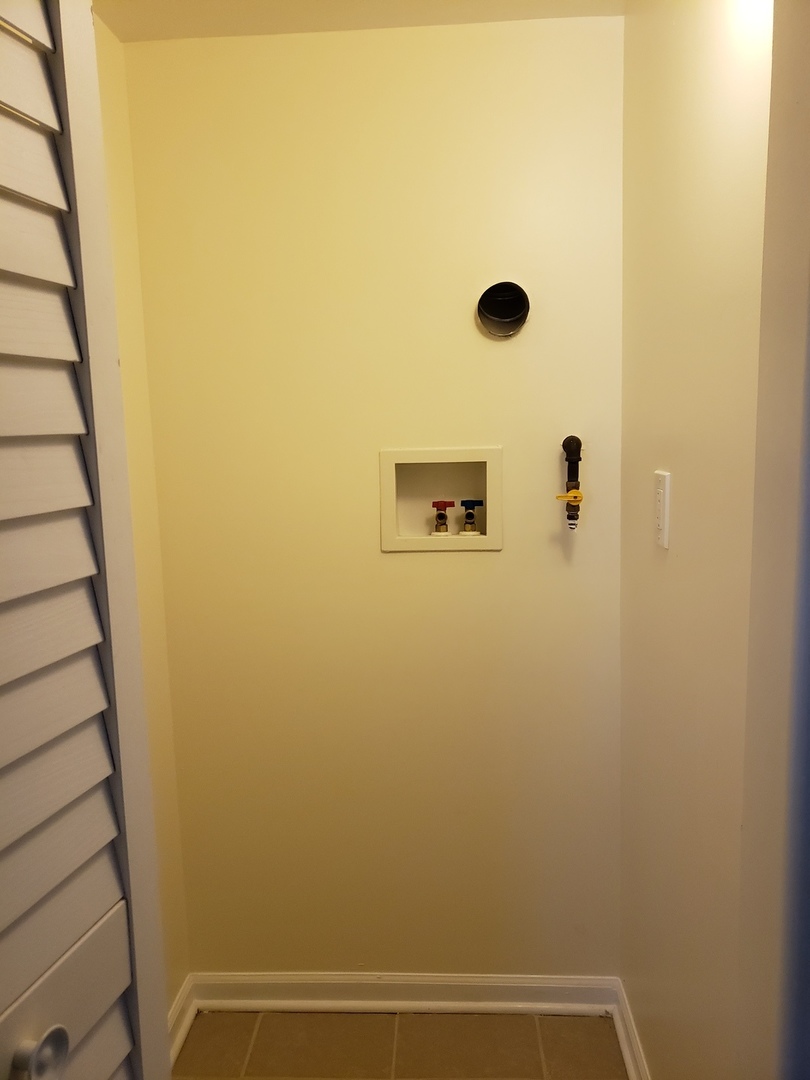 54 East 50th Street, Unit 1 Chicago, IL 60615 - Photo 25 of 27 a view of bathroom