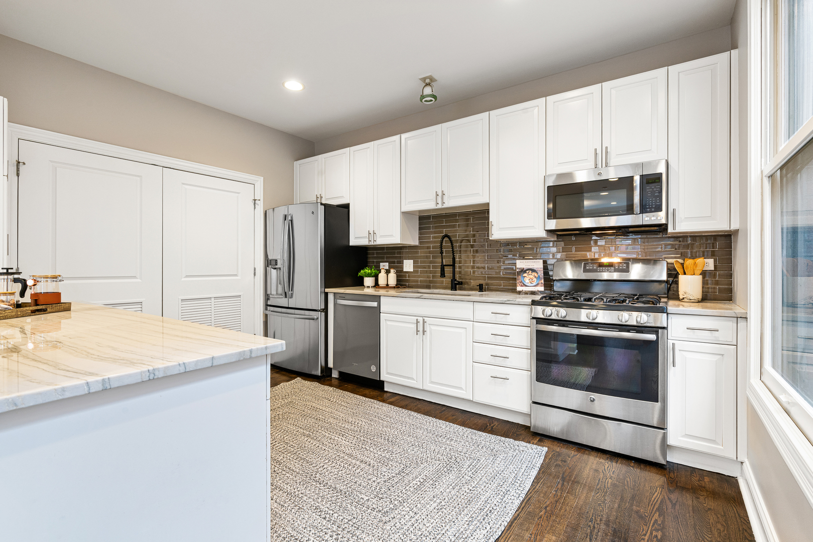 1954 North Seminary Avenue Chicago, IL 60614 - Photo 4 of 16