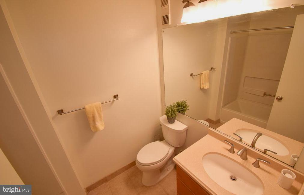 18 West Hill Street, Unit R 8 Baltimore, MD 21230 - Photo 10 of 11