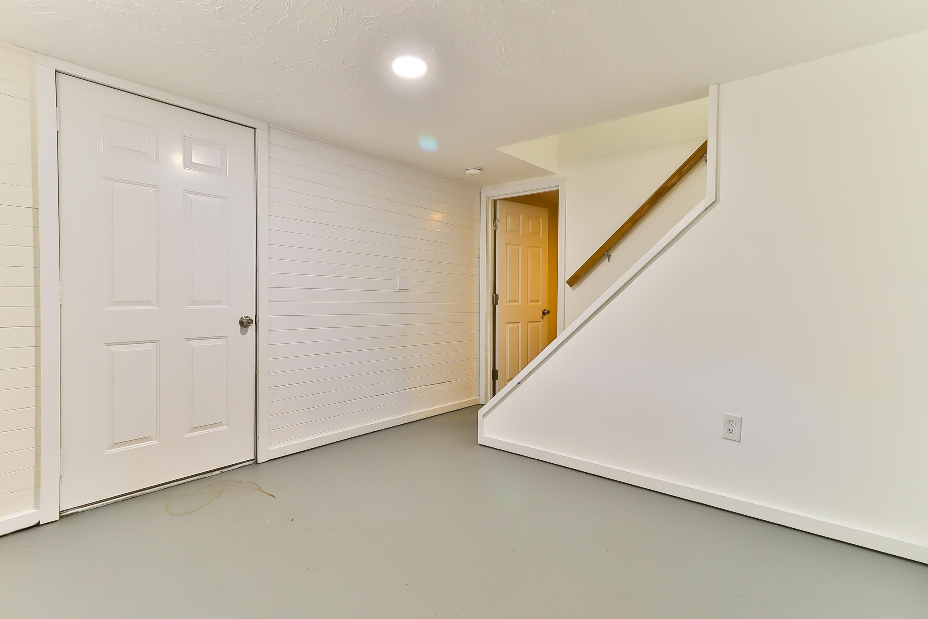 138 Lumbert Mill Road Centerville, MA 02632 - Photo 18 of 29 a view of an empty room