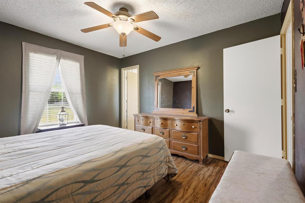 472 Milton-Minter Road Deport, TX 75435 - Photo 15 of 30 a bedroom with a bed and a dresser