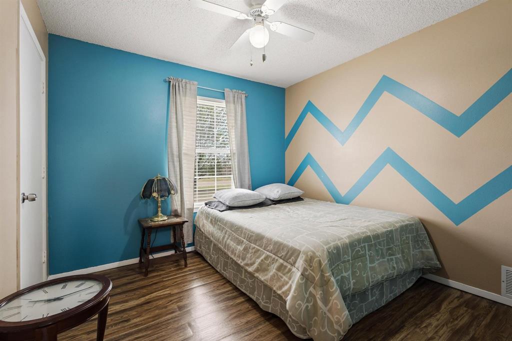 472 Milton-Minter Road Deport, TX 75435 - Photo 17 of 30 a bedroom with a bed and a window