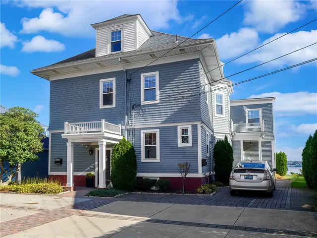 $3,000 | 22 Hudson Place, Unit 2, Cranston, RI 02905