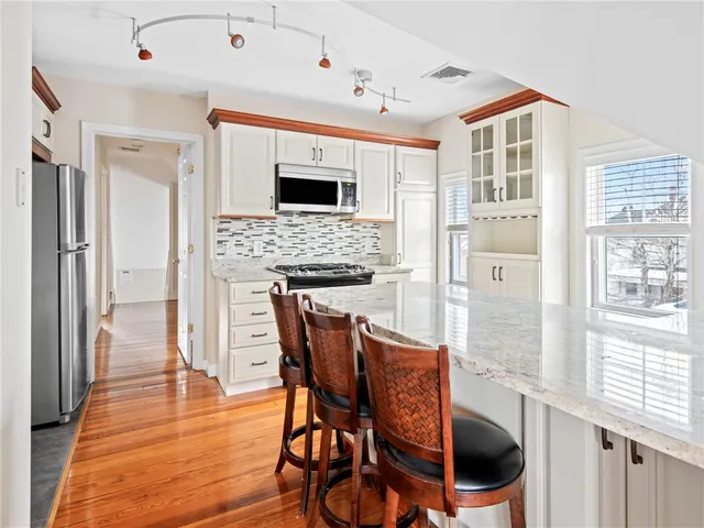 $3,300 | 22 Hudson Place, Unit 2, Cranston, RI 02905