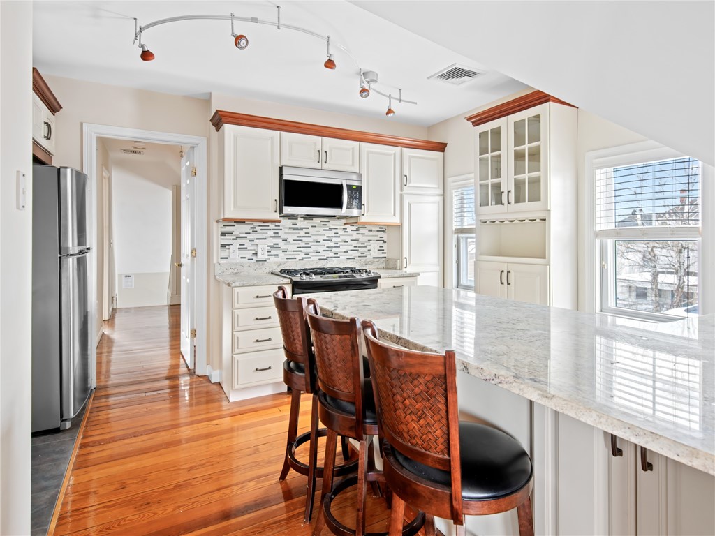 22 Hudson Place, Unit 2 Cranston, RI 02905 - Photo 9 of 16 Kitchen with counter seating
