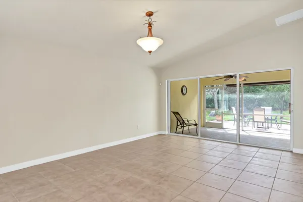 $2,400 | 4969 Corsica Square, Vero Beach, FL 32967