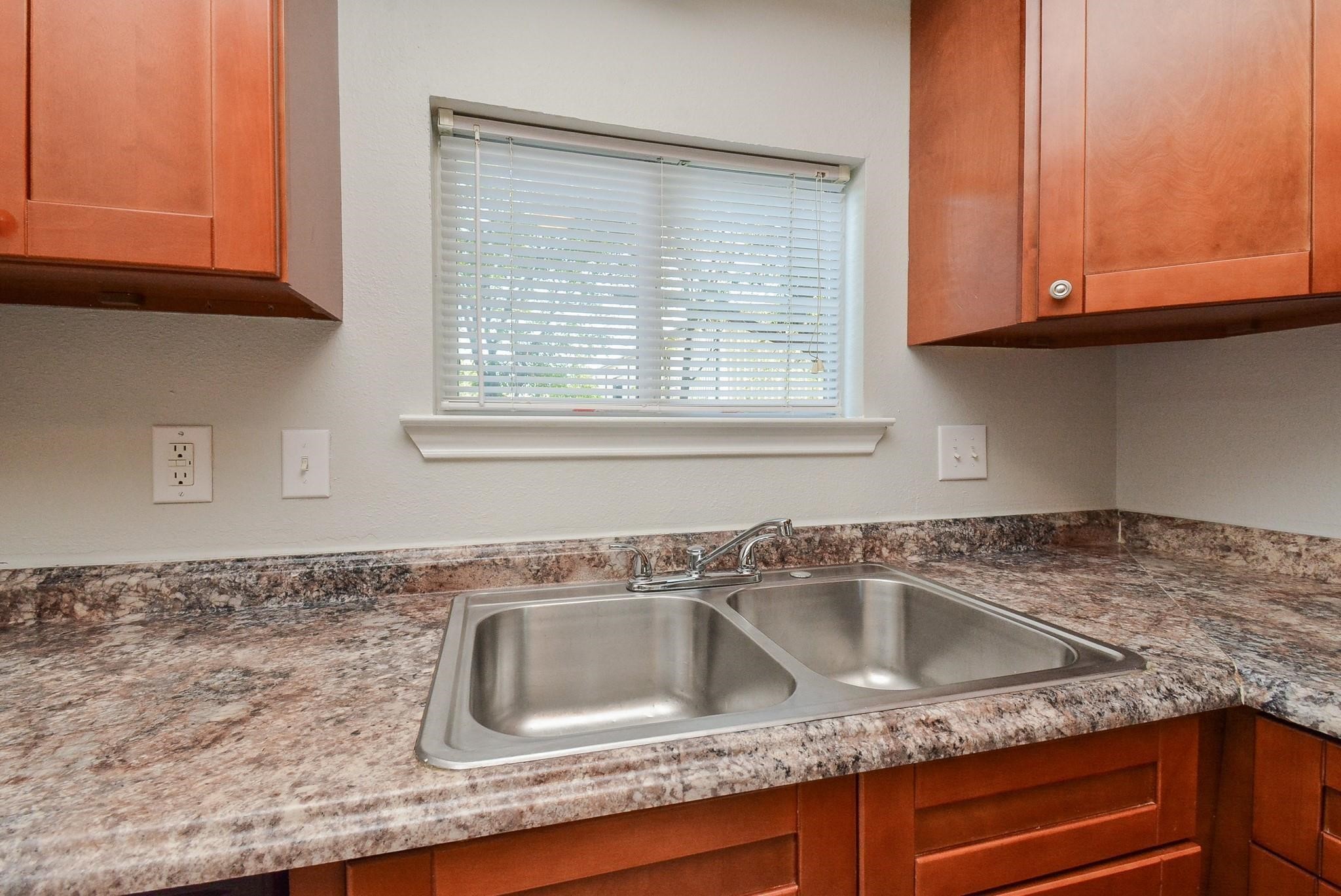 2118 Thonig Road, Unit B Houston, TX 77055 - Photo 12 of 28 Gallery Image 12