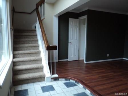 23277 Chapman Road Macomb, MI 48042 - Photo 7 of 16 STAIRCASE.jpg
