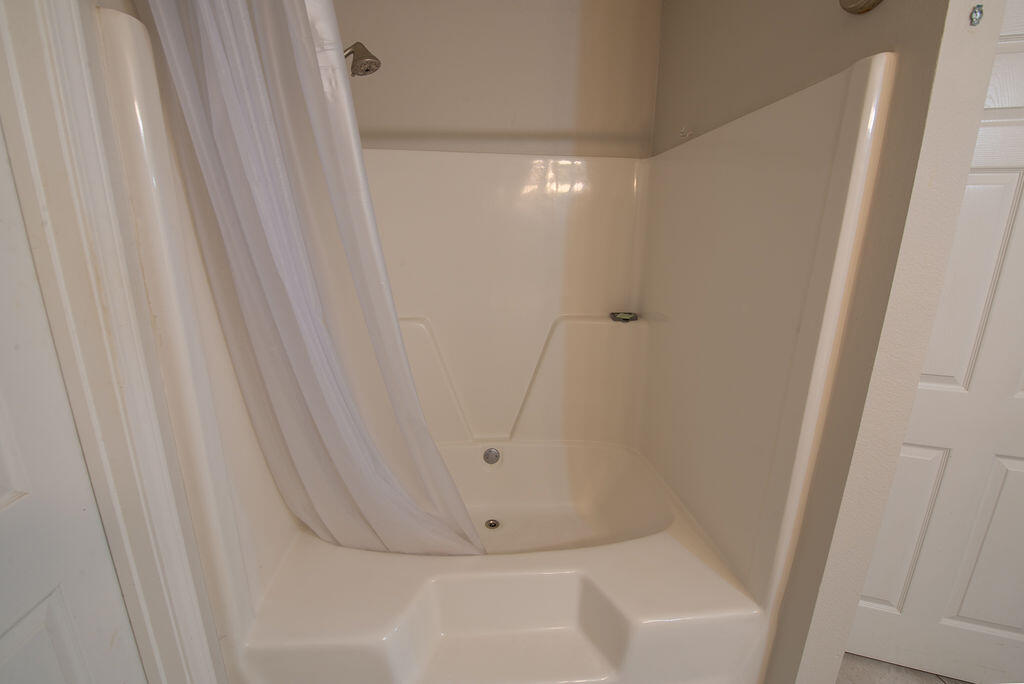 903 Lajolla Lane Mary Esther, FL 32569 - Photo 33 of 47 a view of a bathroom