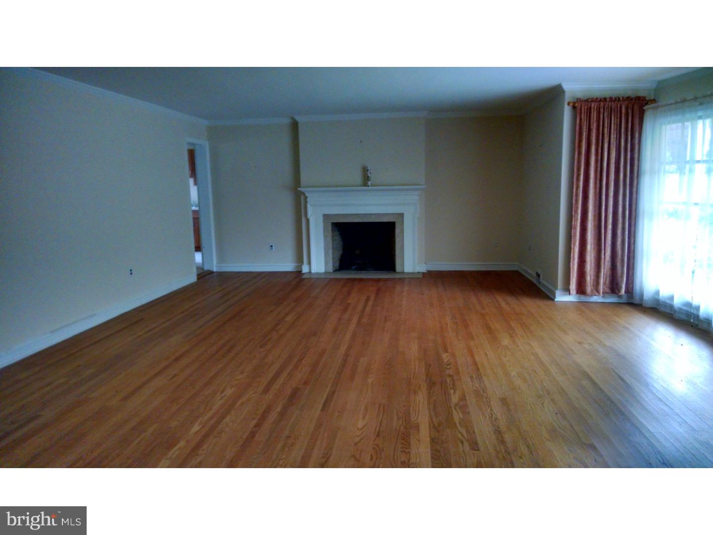 106 Rugby Place Woodbury, NJ 08096 - Photo 2 of 13 Living Room