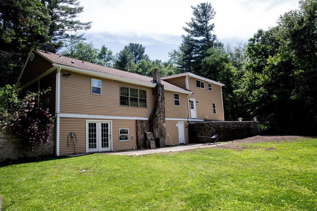 76 Long Entry Road Glocester, RI 02814 - Photo 4 of 32