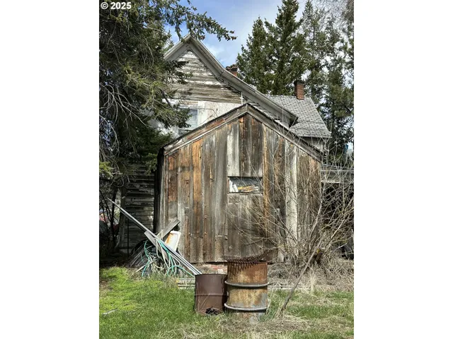 $164,900 | 404 West 2nd Street, Fossil, OR 97830