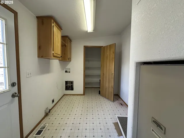 $164,900 | 404 West 2nd Street, Fossil, OR 97830