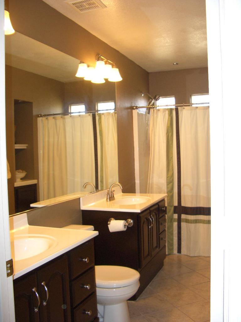 4014 East Rowel Road Phoenix, AZ 85050 - Photo 4 of 5 guest bath
