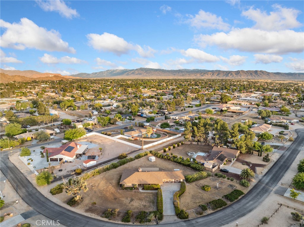 19213 Tecumseh Road Apple Valley, CA 92307 - Photo 4 of 43