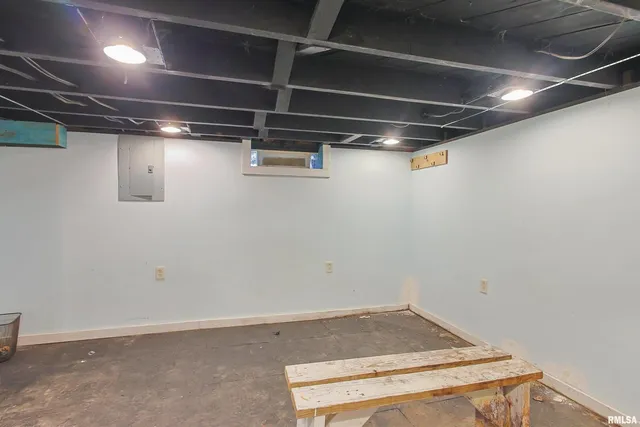 a view of utility room