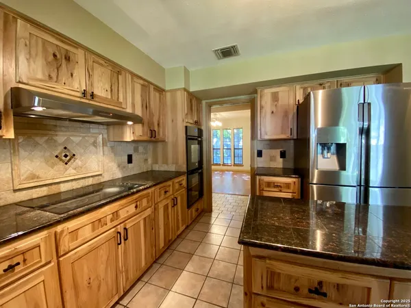 $2,300 | 8911 Shady Leaf, San Antonio, TX 78254