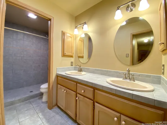 $2,400 | 8911 Shady Leaf, San Antonio, TX 78254