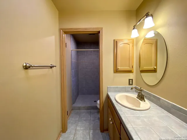 $2,400 | 8911 Shady Leaf, San Antonio, TX 78254