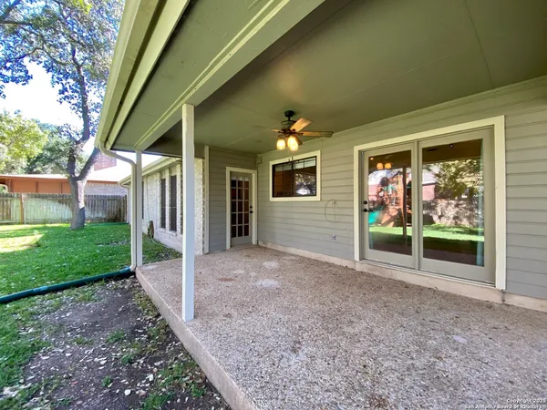 $2,300 | 8911 Shady Leaf, San Antonio, TX 78254