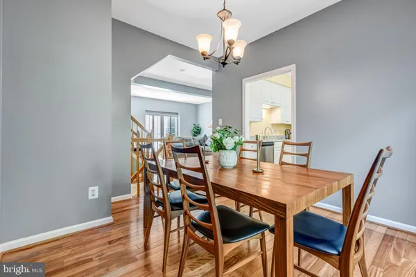 $649,900 | 6526 Parish Glebe Lane, Alexandria, VA 22315