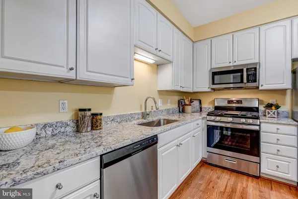 $649,900 | 6526 Parish Glebe Lane, Alexandria, VA 22315