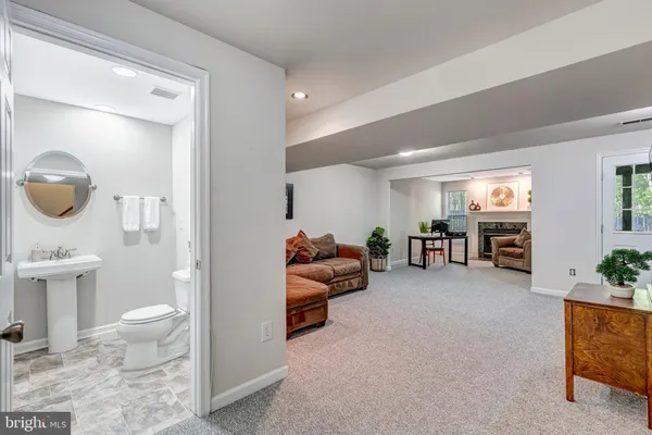 $649,900 | 6526 Parish Glebe Lane, Alexandria, VA 22315