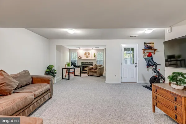 $649,900 | 6526 Parish Glebe Lane, Alexandria, VA 22315