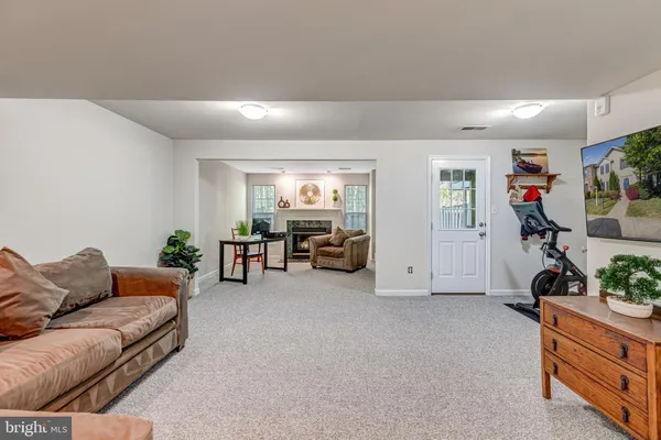 $649,900 | 6526 Parish Glebe Lane, Alexandria, VA 22315