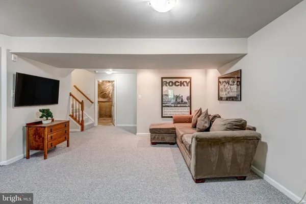 $649,900 | 6526 Parish Glebe Lane, Alexandria, VA 22315