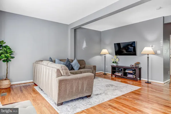 $649,900 | 6526 Parish Glebe Lane, Alexandria, VA 22315