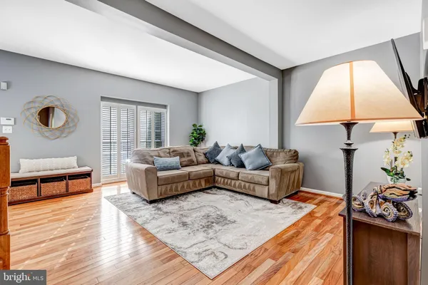 $649,900 | 6526 Parish Glebe Lane, Alexandria, VA 22315