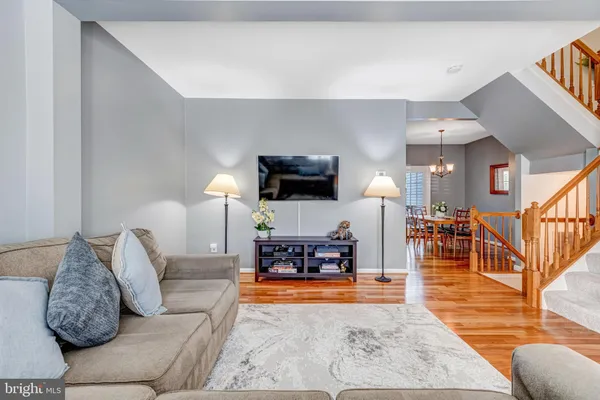 $649,900 | 6526 Parish Glebe Lane, Alexandria, VA 22315