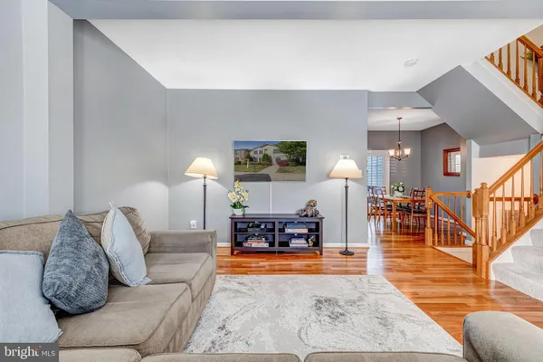 $649,900 | 6526 Parish Glebe Lane, Alexandria, VA 22315