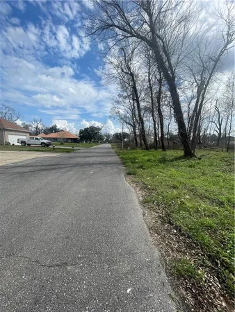 $65,000 | 62 North Kelly Lane, Westwego, LA 70094