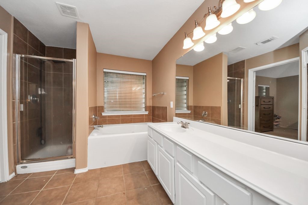 137 Rustic Colony Lane Dickinson, TX 77539 - Photo 6 of 13 Primary bath- separate shower, spa tub