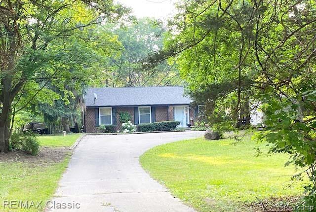 1753 Old Plank Road Milford, MI 48381 - Photo 6 of 32 View from the driveway