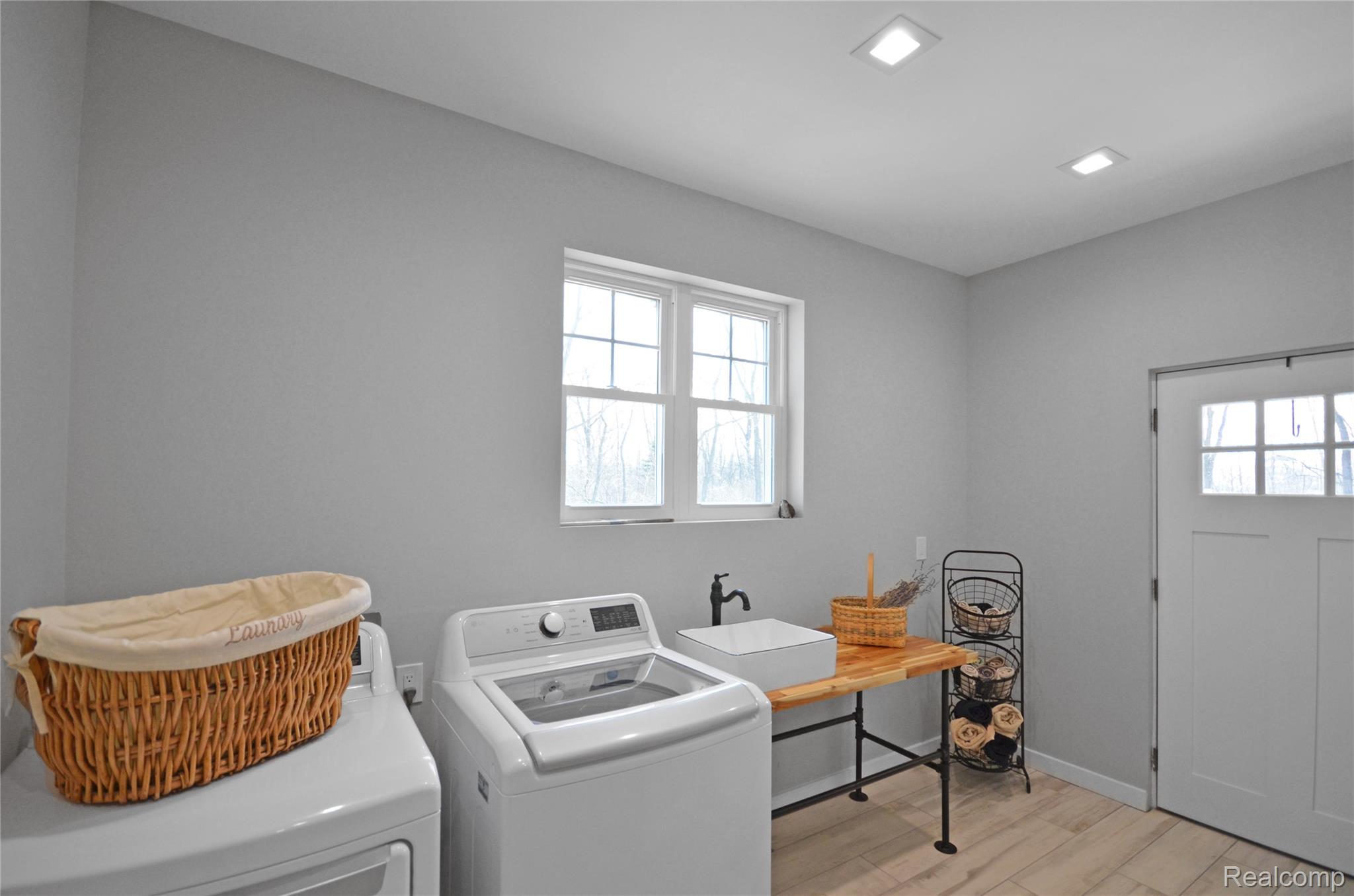 70336 Welding Road Richmond, MI 48062 - Photo 31 of 69 31 Laundry Room.jpg