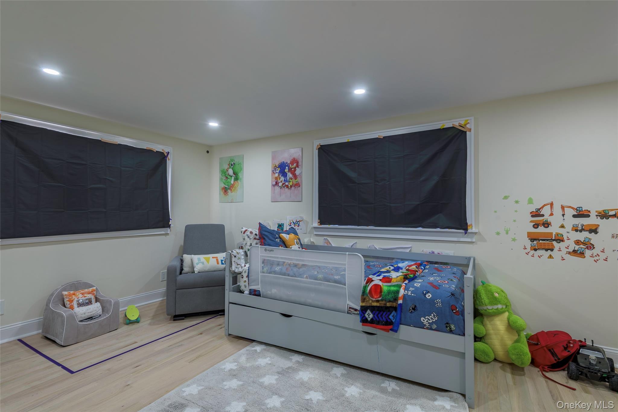 20 North Ravine Road Great Neck, NY 11023 - Photo 15 of 27 a living room with furniture and a flat screen tv